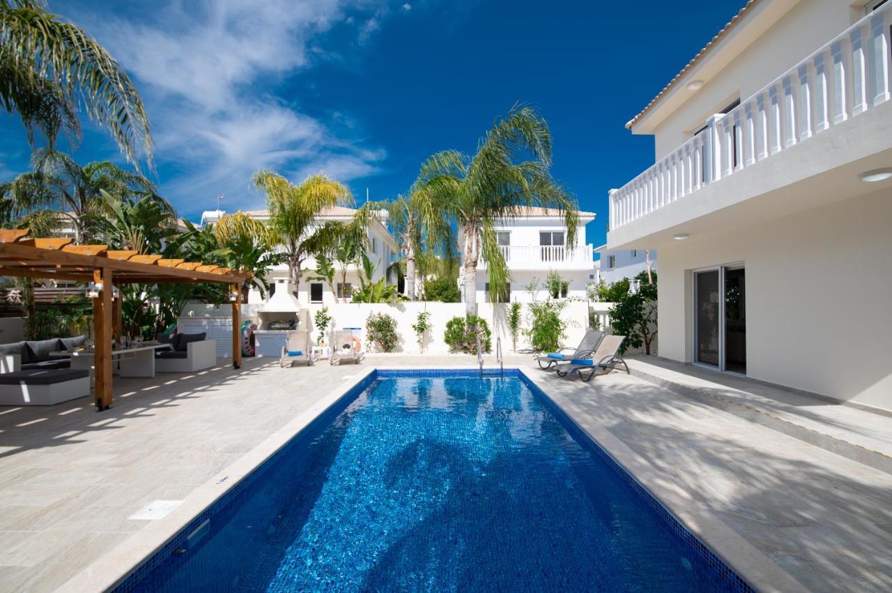 Villa Helena ไอยานาปา ภายนอก รูปภาพ
