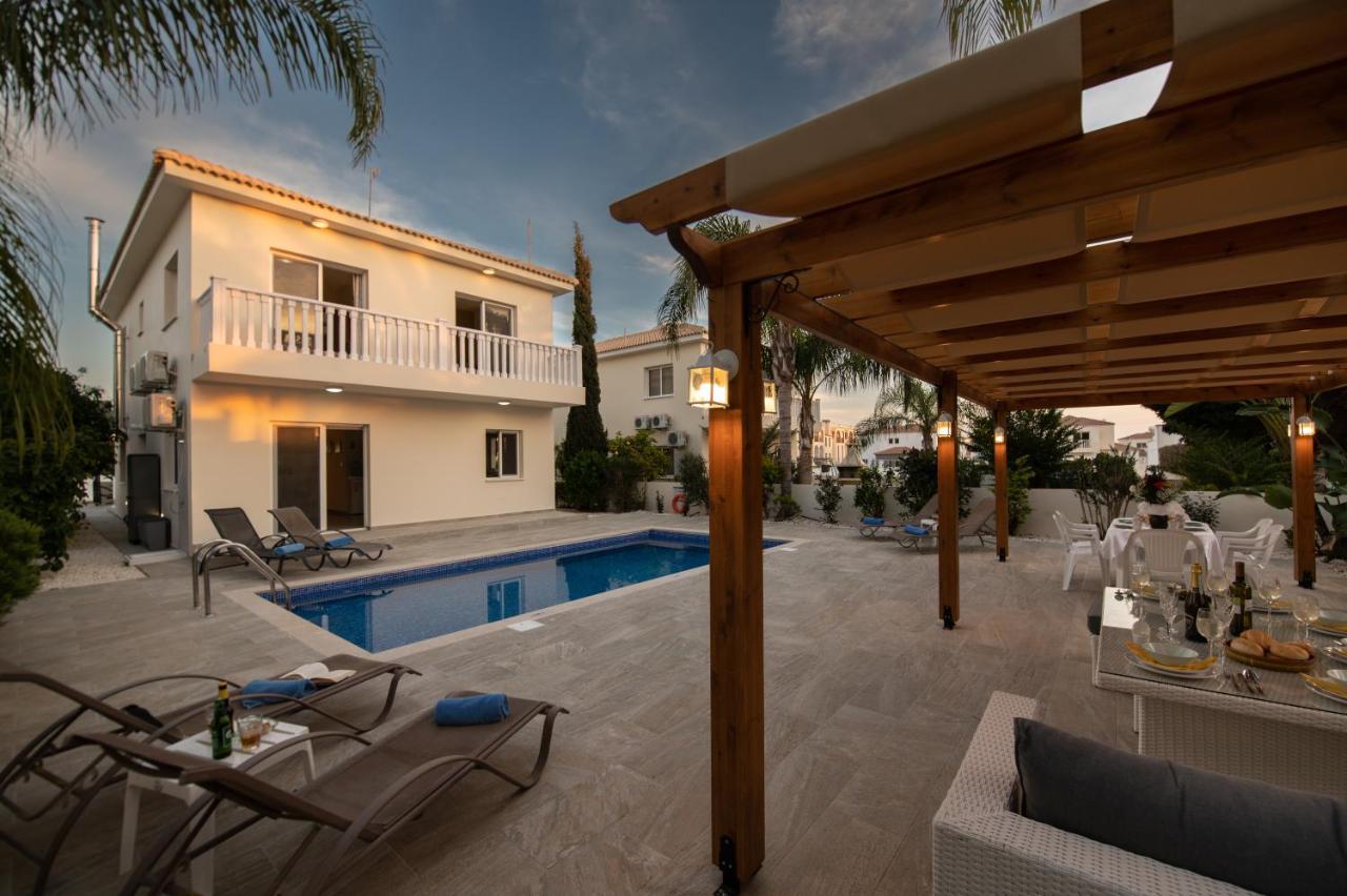 Villa Helena ไอยานาปา ภายนอก รูปภาพ